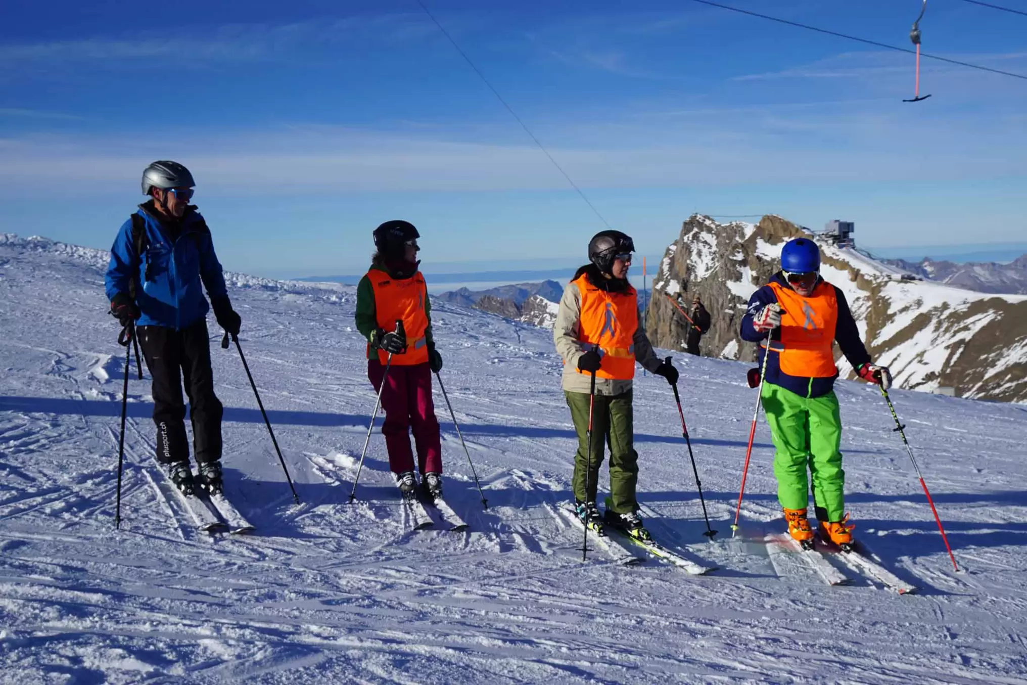 Bereits bieten viele Schneesportschulen in der Schweiz Kurse für Menschen mit Beeinträchtigung an